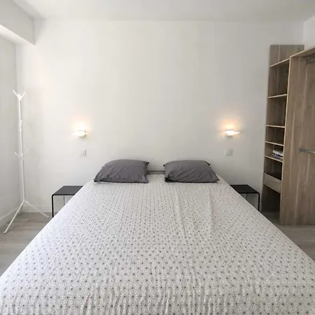 Lejlighed Charming With Terrace & Secure Parking *