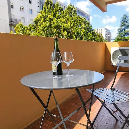 アパート Charming With Terrace & Secure Parking
